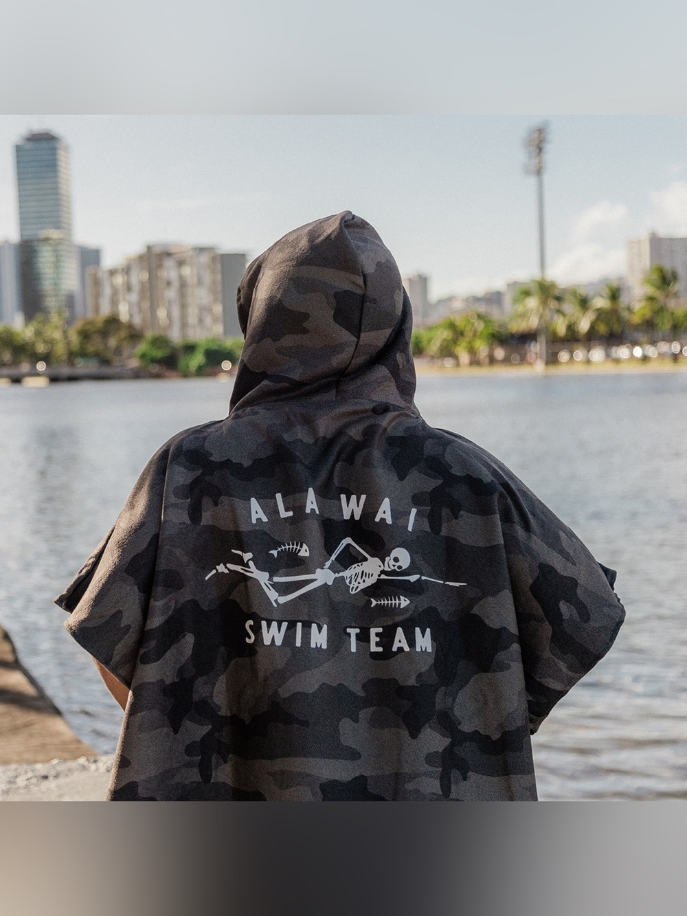 Slowtide Claymore Minds Co. Ala Wai Swim Team Changing Towel Poncho NWT